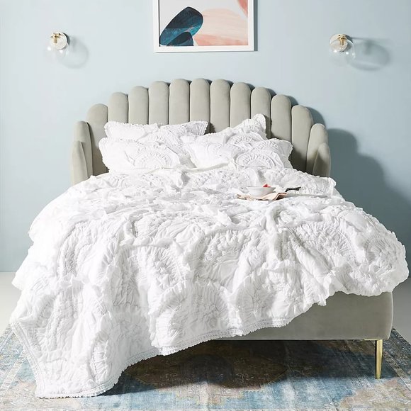 Anthropologie Other - Like New Anthropologie Queen Sized Rivulets Quilt in White with 2 Shams